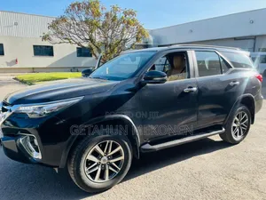 Photo - Toyota Fortuner 2017 Black