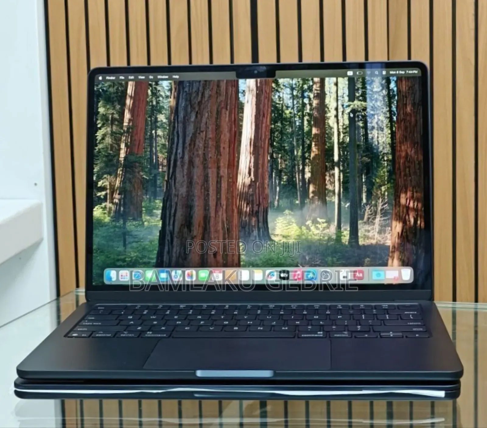 New Laptop Apple MacBook Air 2024 M3 13-Inch 8GB Apple M3 SSD 256GB