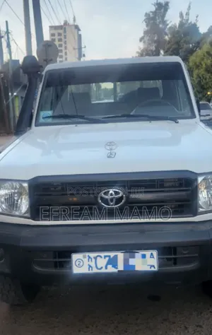 Photo - Toyota Land Cruiser 2014 White