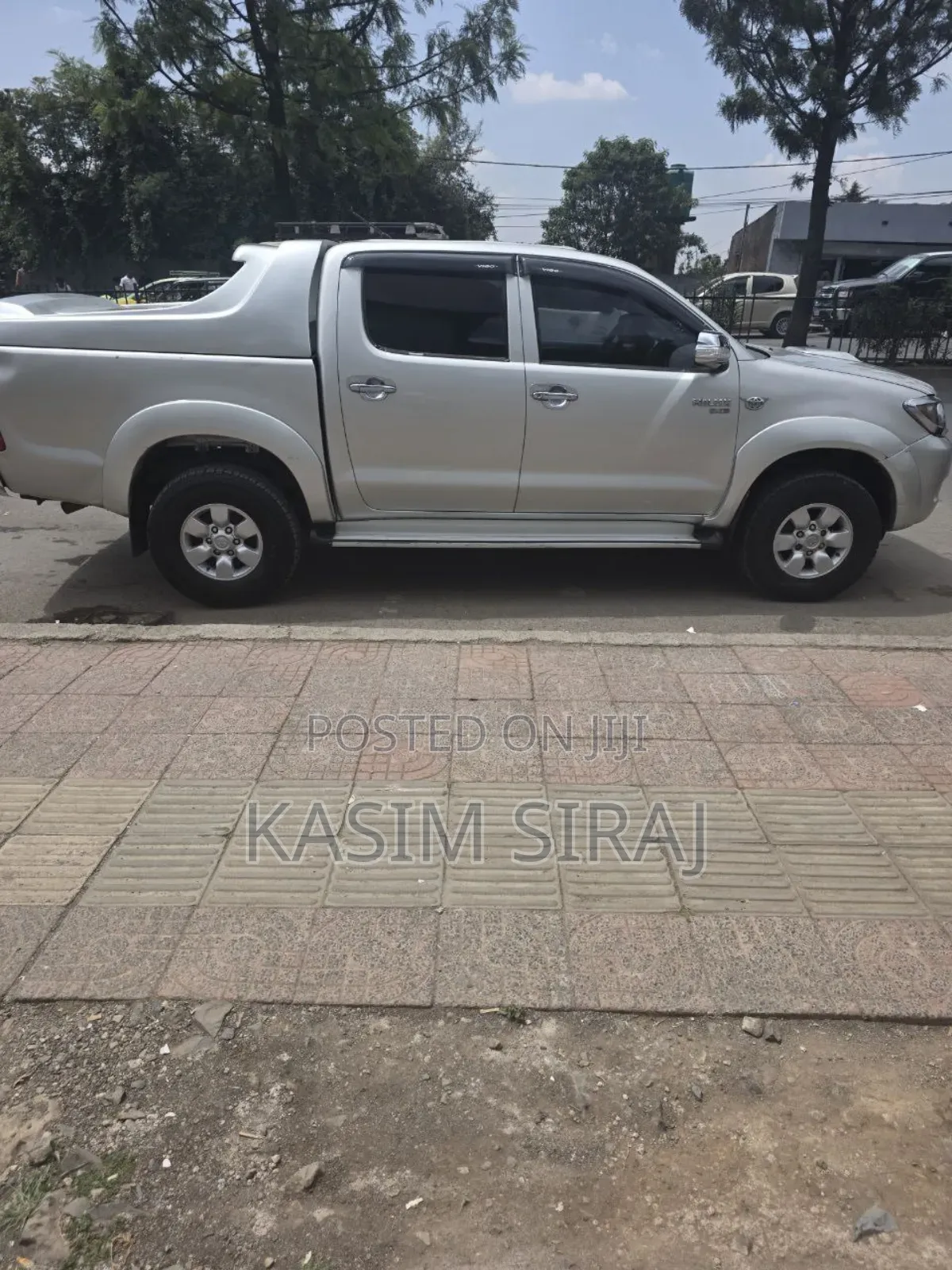 Toyota Hilux 2.5 D-4D 4X4 SRX 2009 Silver