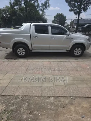 Photo - Toyota Hilux 2.5 D-4D 4X4 SRX 2009 Silver