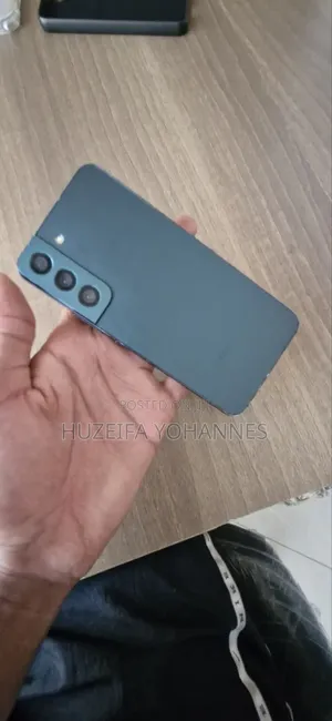 Photo - Samsung Galaxy S22 5G 256 GB Bronze