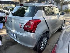 Suzuki Swift 2022 Silver
