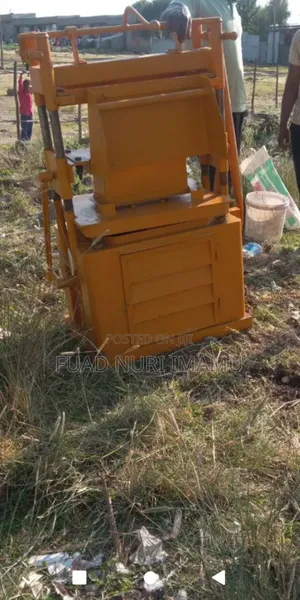 የቦሎኬት ማምረቻ ማሽን ከ3 ሞልድ ጋር