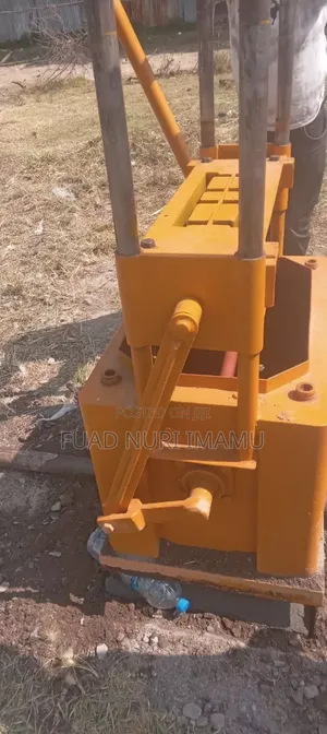 የቦሎኬት ማምረቻ ማሽን ከ3 ሞልድ ጋር