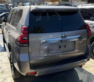 Toyota Land Cruiser Prado 2.8 2023 Blue