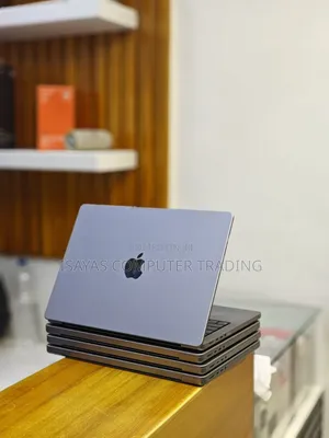 New Laptop Apple MacBook Pro 2017 32GB SSD 512GB