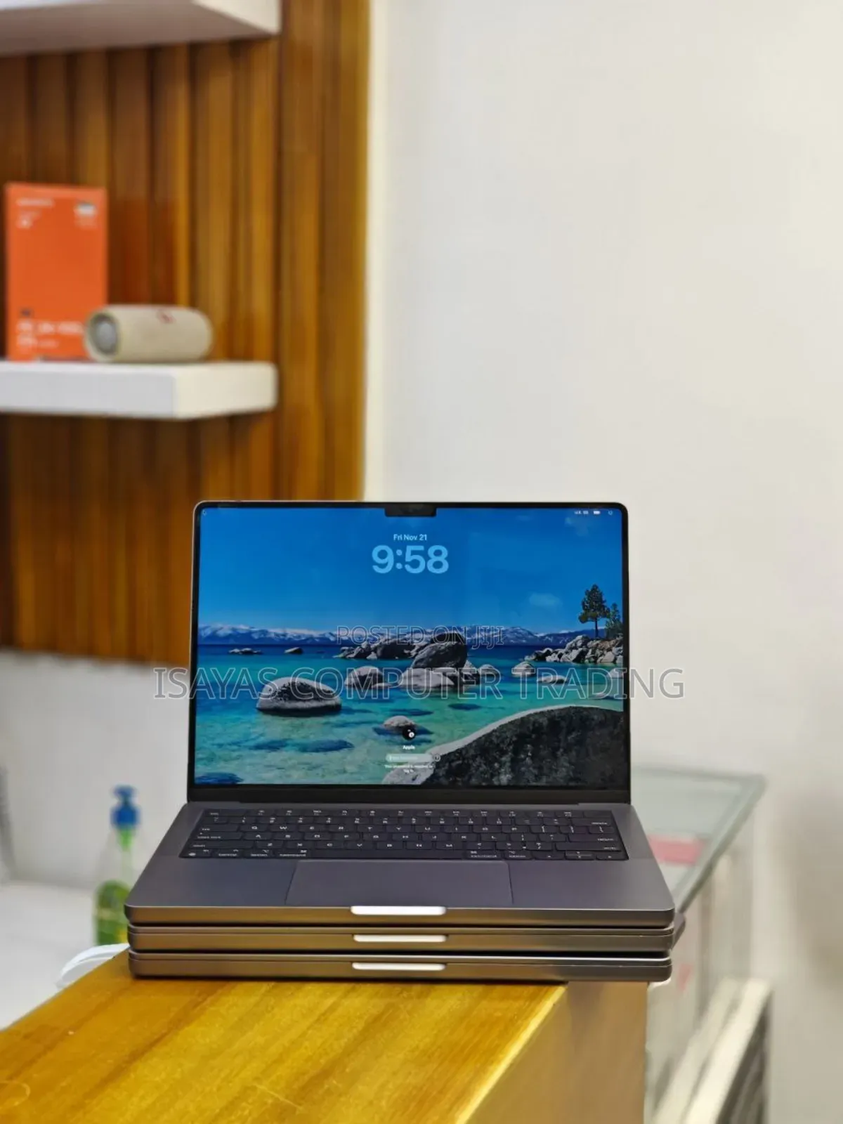 New Laptop Apple MacBook Pro 2017 32GB SSD 512GB