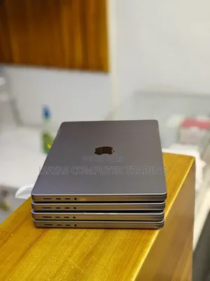 New Laptop Apple MacBook Pro 2017 32GB SSD 512GB