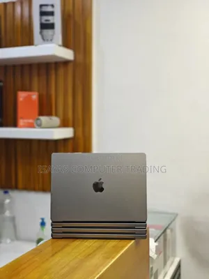 New Laptop Apple MacBook Pro 2017 32GB SSD 512GB