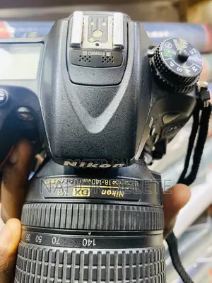 Nikon D7100 DSLR + Af-S Dx Nikkor