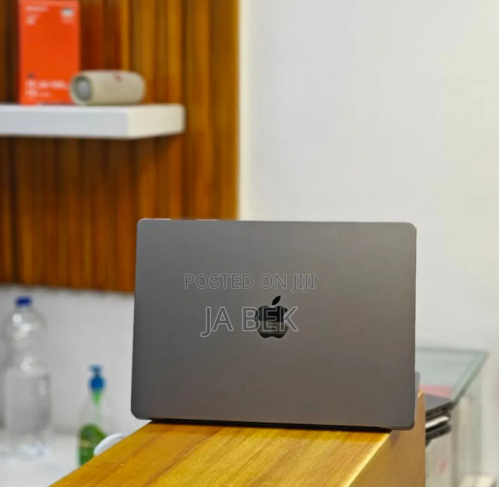 New Laptop Apple MacBook Pro M1 16GB Apple M1 Pro SSD 512GB