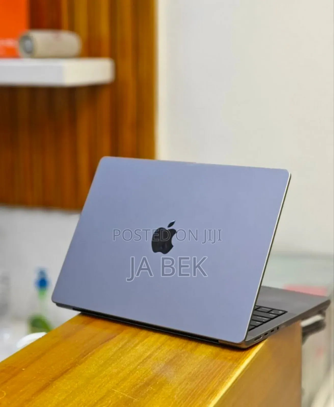 New Laptop Apple MacBook Pro M1 16GB Apple M1 Pro SSD 512GB