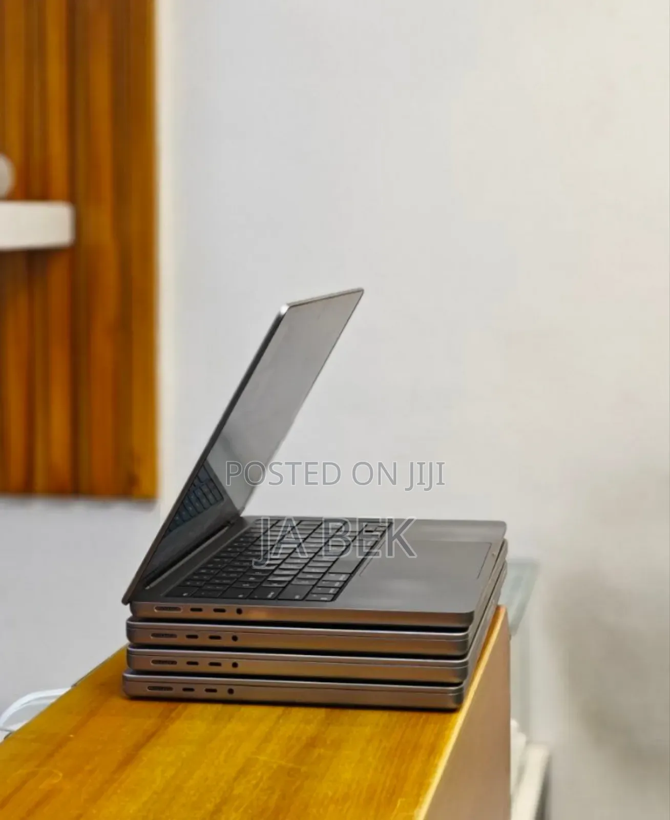 New Laptop Apple MacBook Pro M1 16GB Apple M1 Pro SSD 512GB