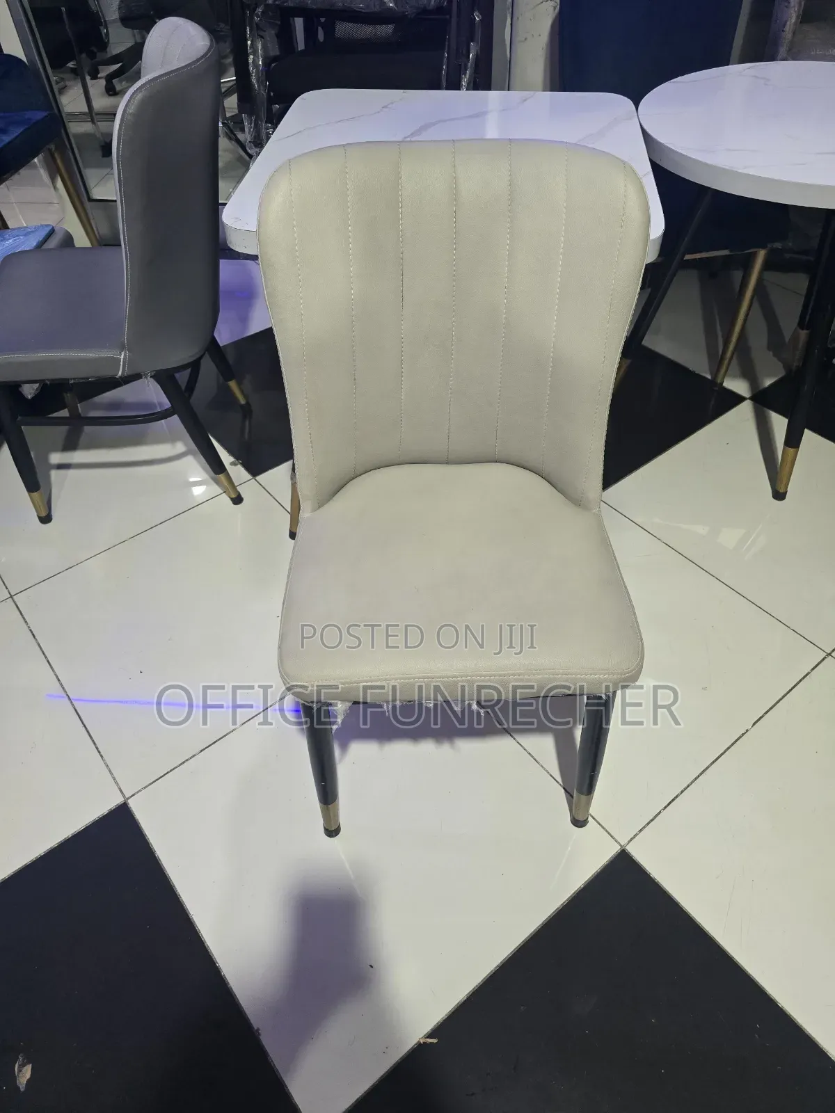 ለሆቴል ለካፌ የሚሆን ወንበሮች