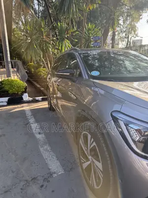 Volkswagen ID.6 2024 Gold