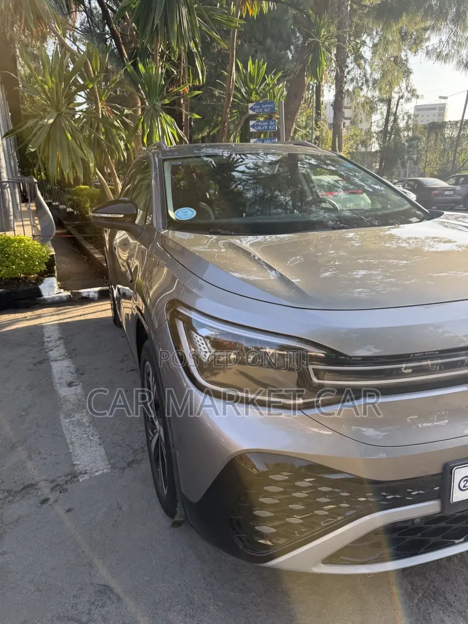 Volkswagen ID.6 2024 Gold