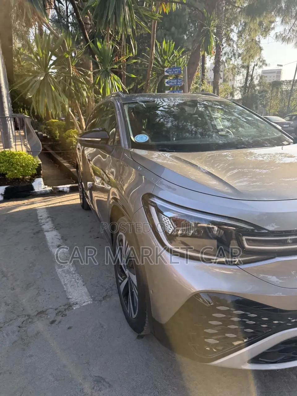 Volkswagen ID.6 2024 Gold