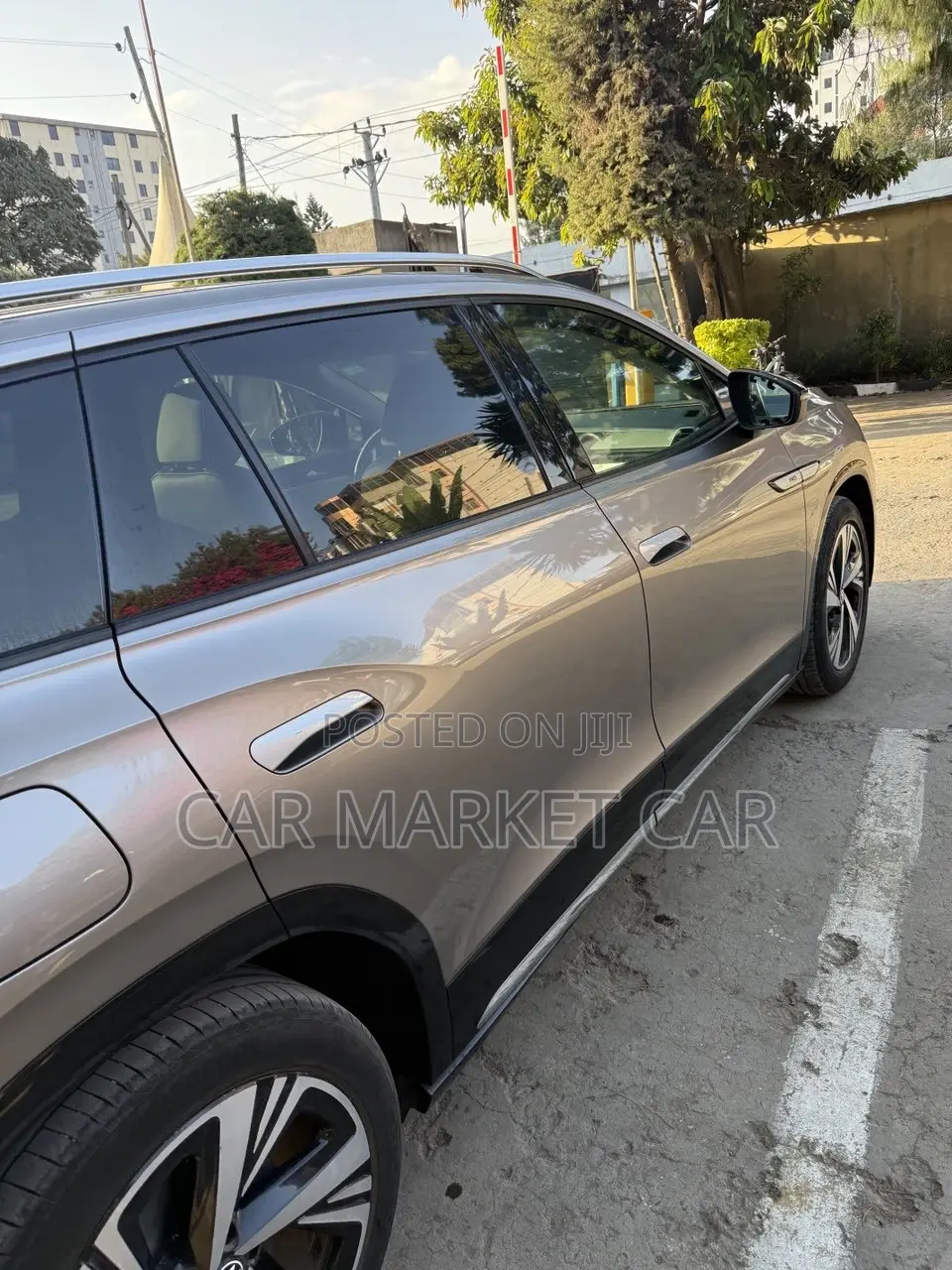 Volkswagen ID.6 2024 Gold