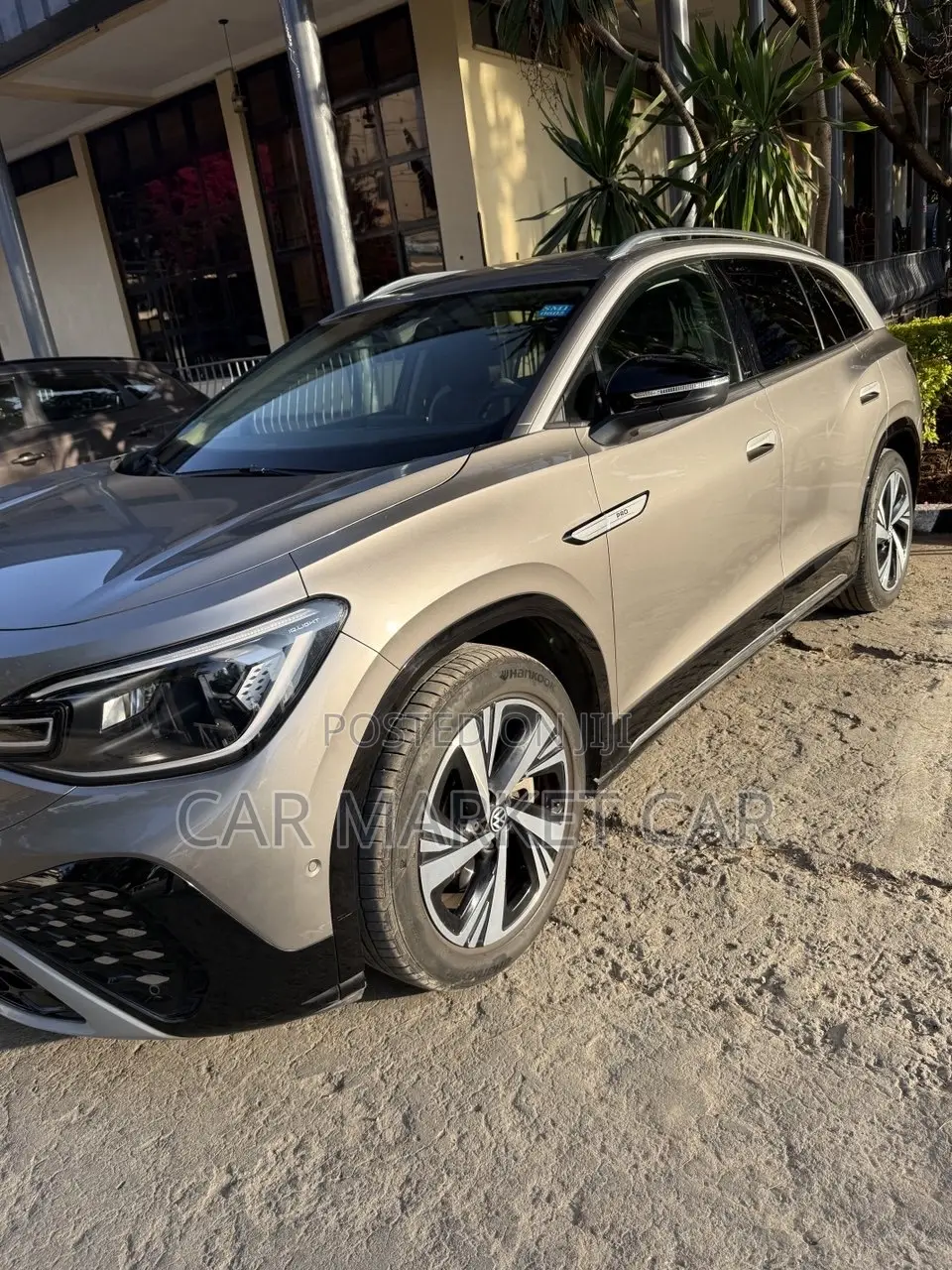 Volkswagen ID.6 2024 Gold