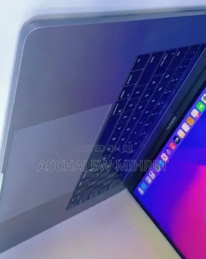 New Laptop Apple MacBook Pro 2017 16GB Intel Core I7 SSD 512GB