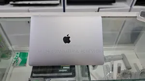 New Laptop Apple MacBook Pro 2018 8GB Intel Core I5 SSD 256GB