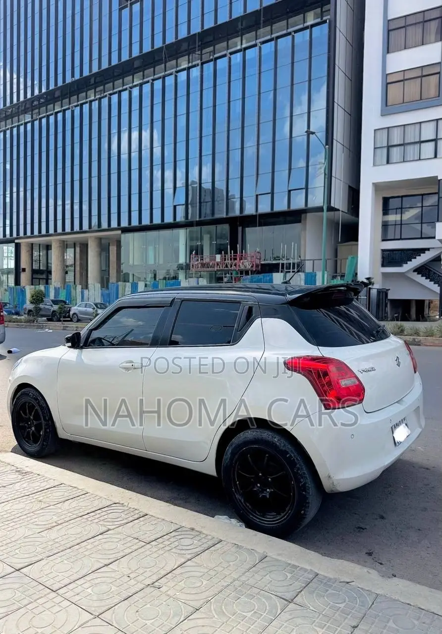 Suzuki Swift 2022 White