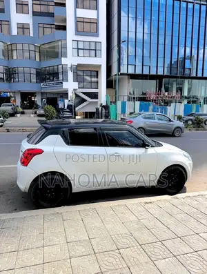 Suzuki Swift 2022 White