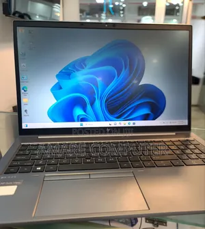 New Laptop HP ZBook Firefly G8 16GB Intel Core I7 SSD 512GB