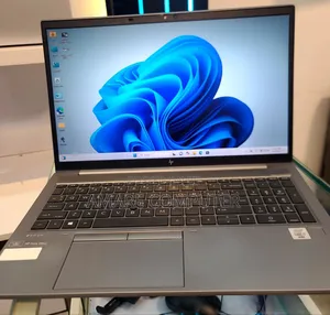 New Laptop HP ZBook Firefly G8 16GB Intel Core I7 SSD 512GB