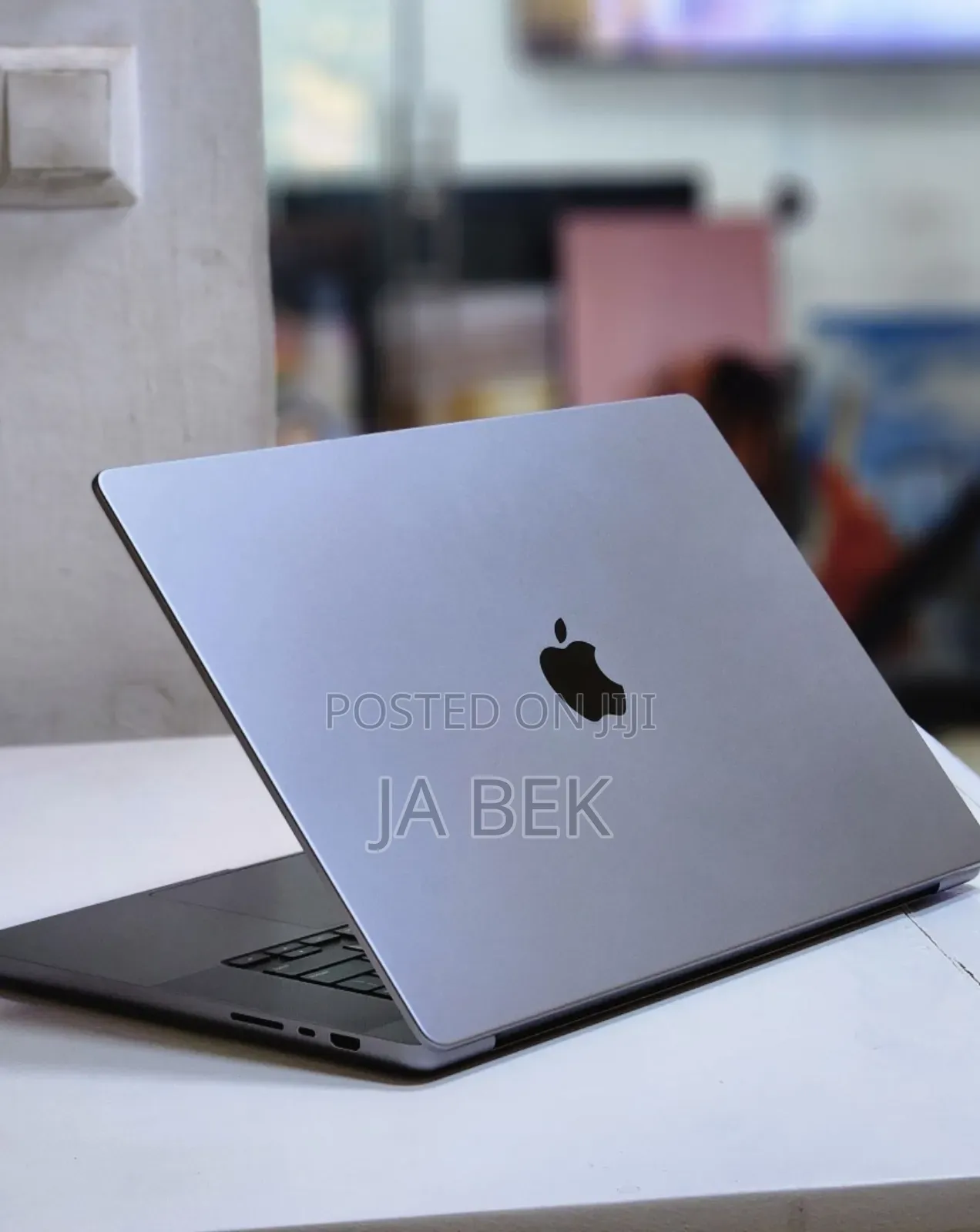 New Laptop Apple MacBook Pro 2021 M1 32GB Apple M1 Max SSD 512GB