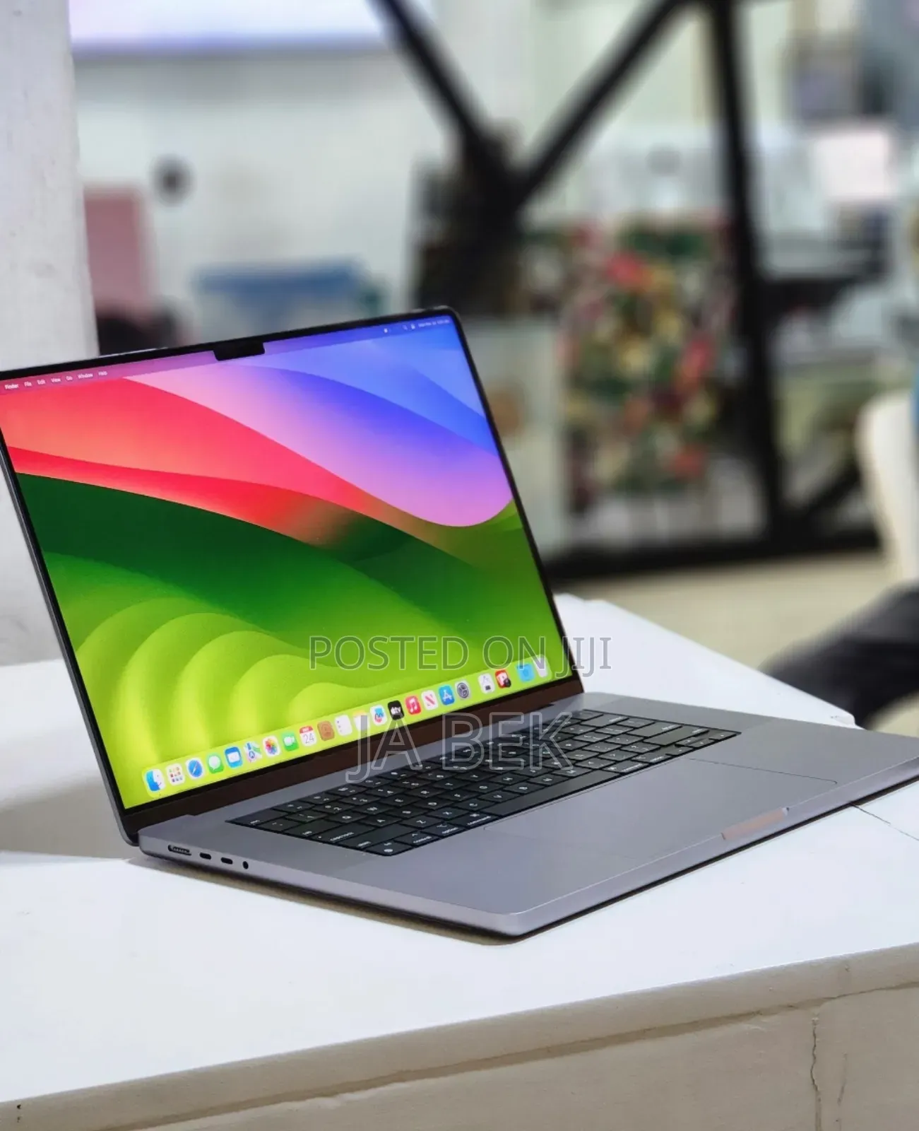 New Laptop Apple MacBook Pro 2021 M1 32GB Apple M1 Max SSD 512GB