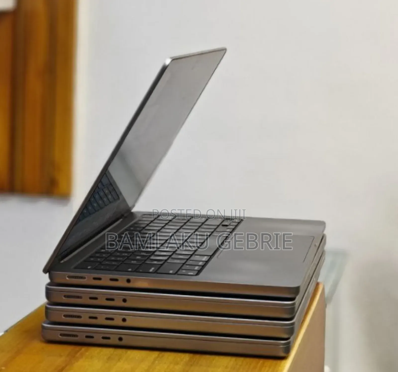 New Laptop Apple MacBook Pro M1 16GB Apple M1 Pro SSD 512GB