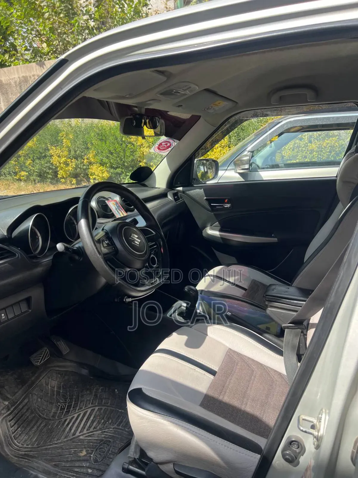 Suzuki Swift 2021 Silver