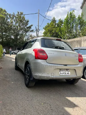 Suzuki Swift 2021 Silver