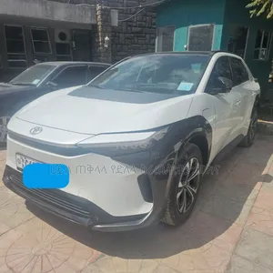 Toyota bZ4X 2024 Off white
