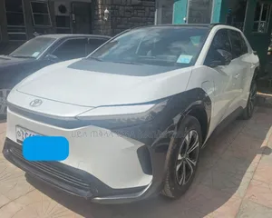 Toyota bZ4X 2024 Off white