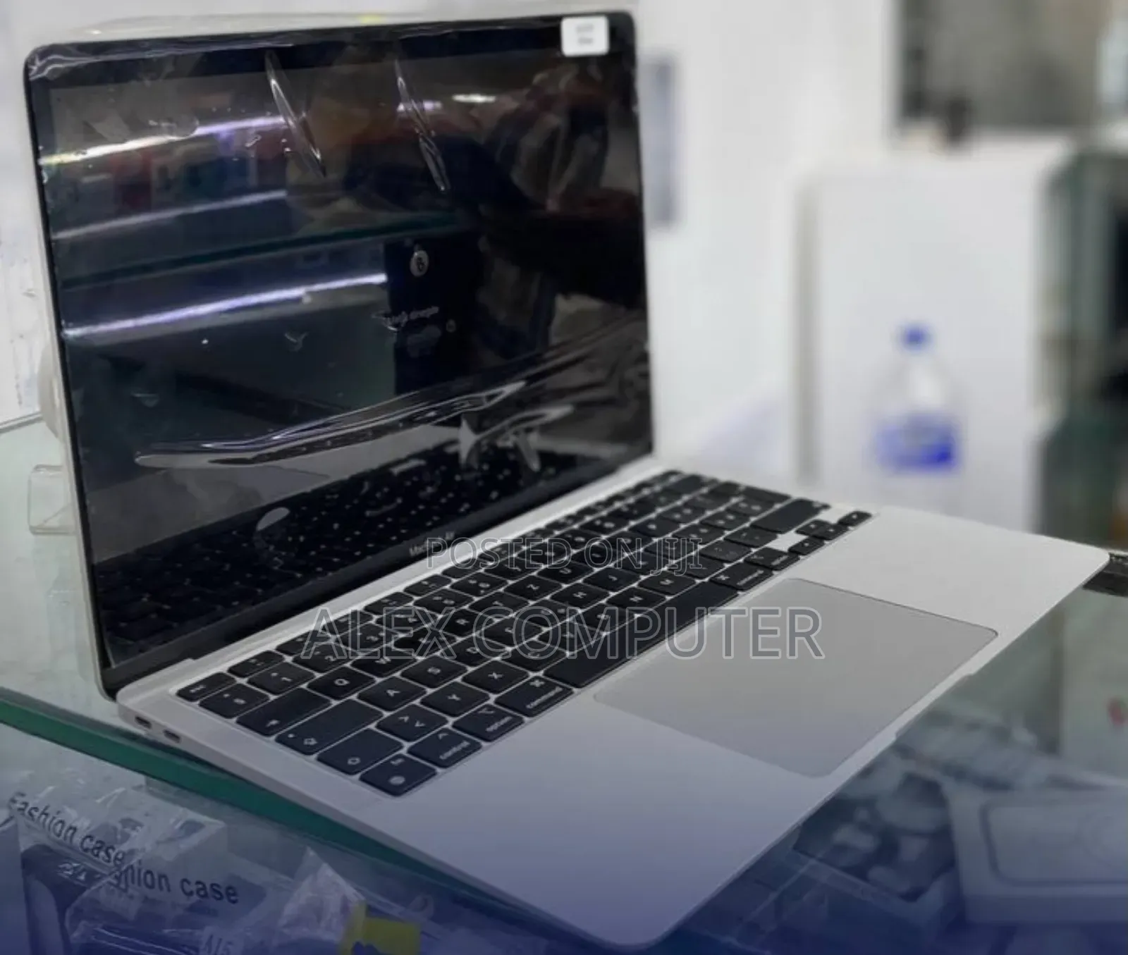 New Laptop Apple MacBook Air 2020 M1 8GB Apple M1 SSD 256GB