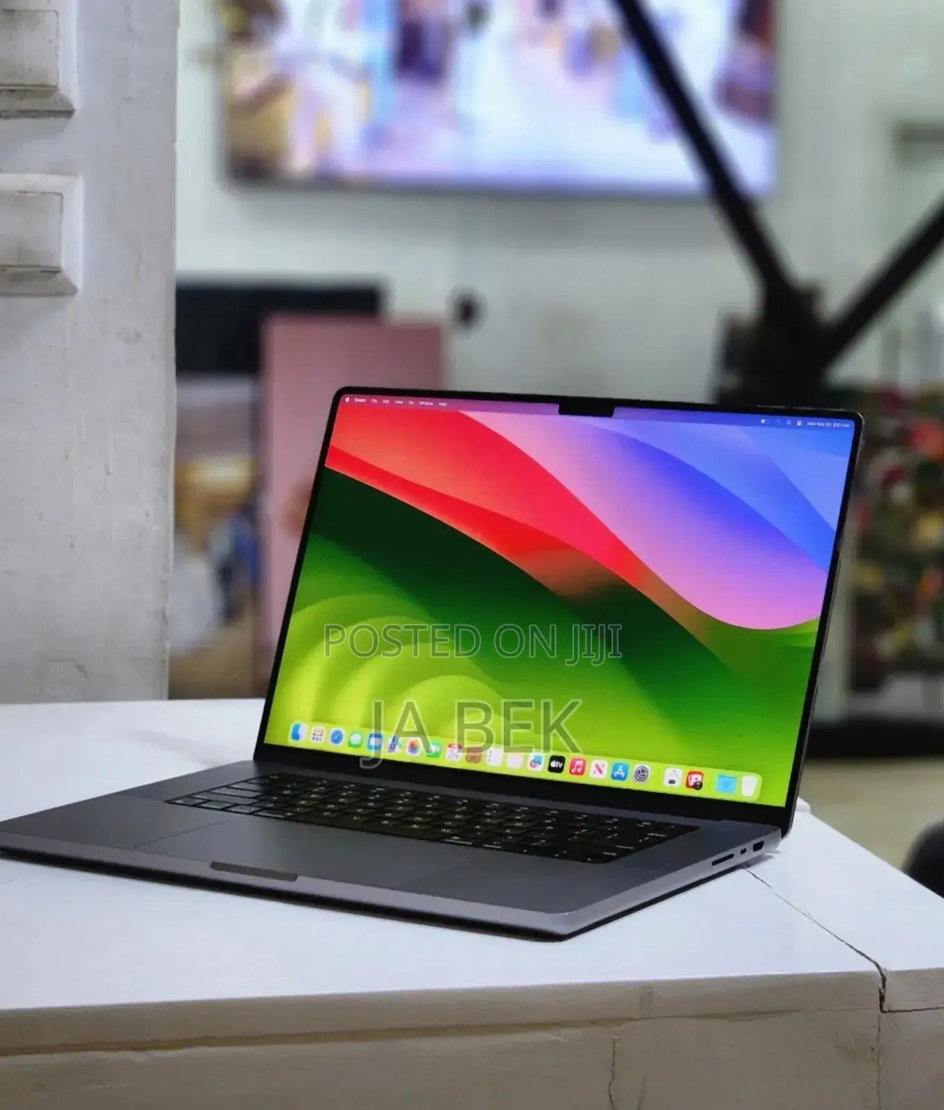 New Laptop Apple MacBook Pro M1 32GB Apple M1 Pro SSD 512GB