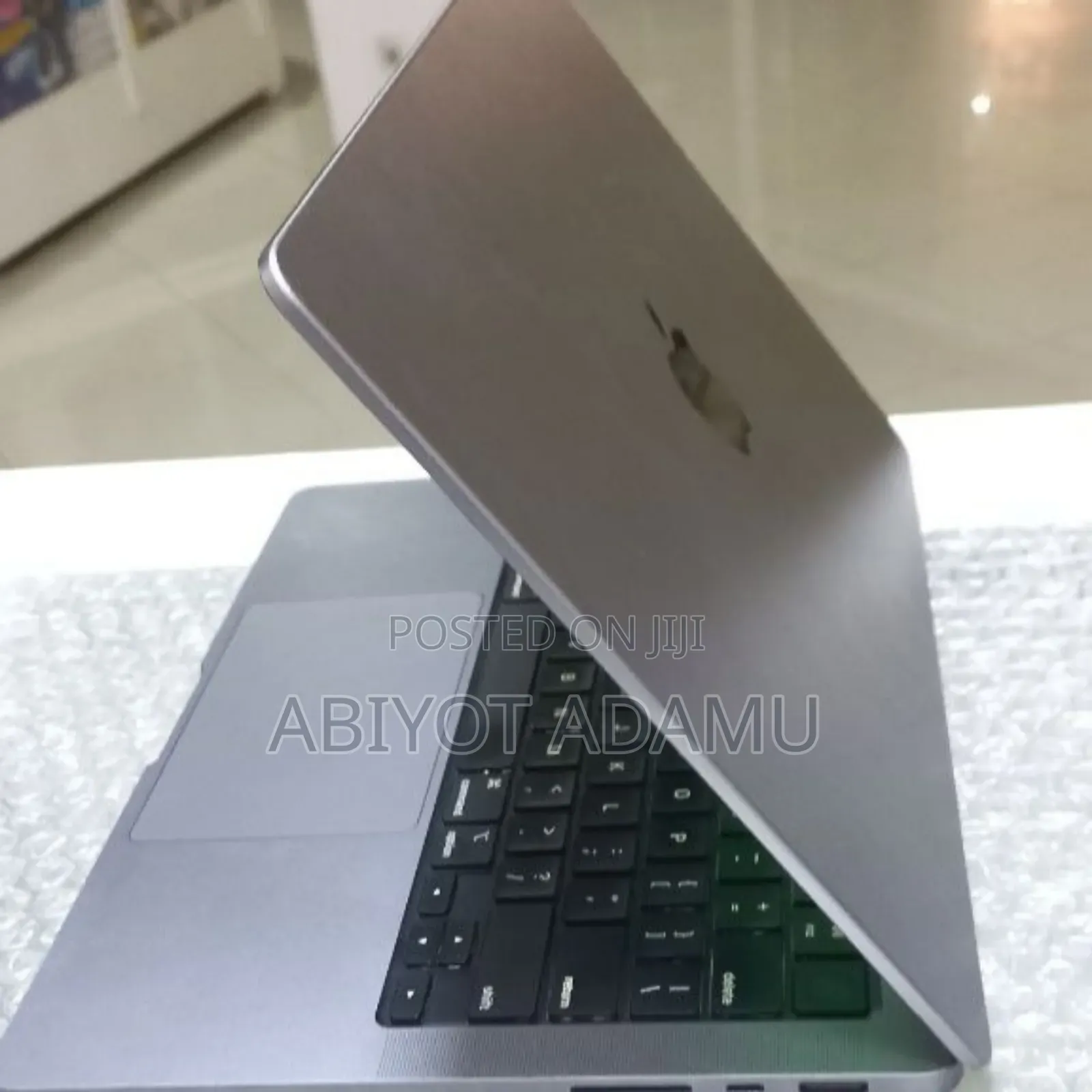 New Laptop Apple MacBook Pro M1 16GB Apple M1 Pro SSD 512GB