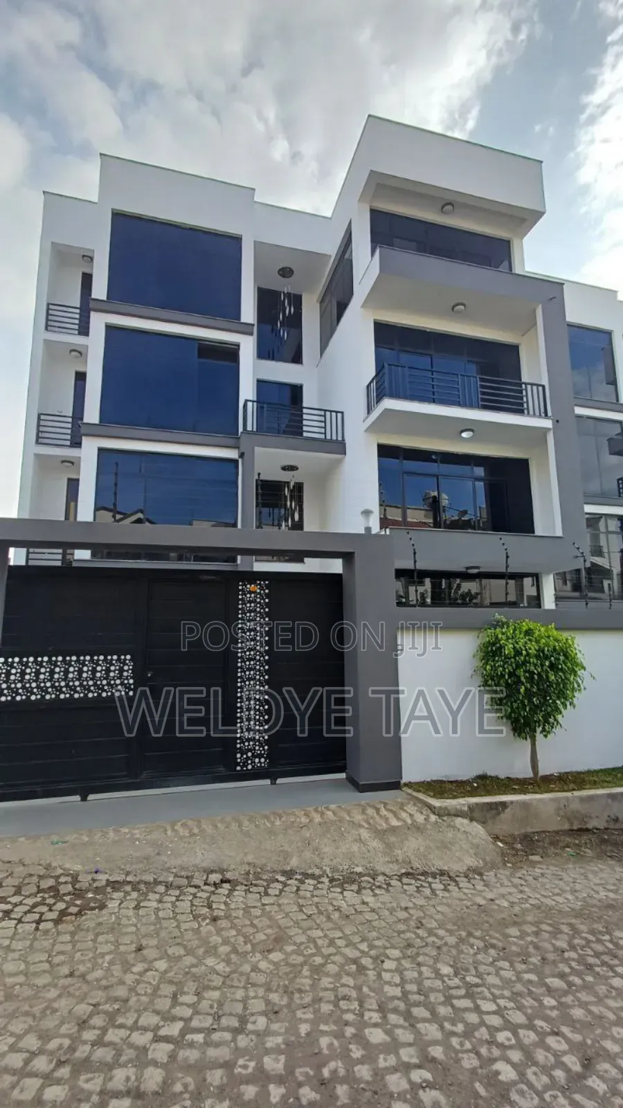 Furnished 8bdrm House in Yeka for sale