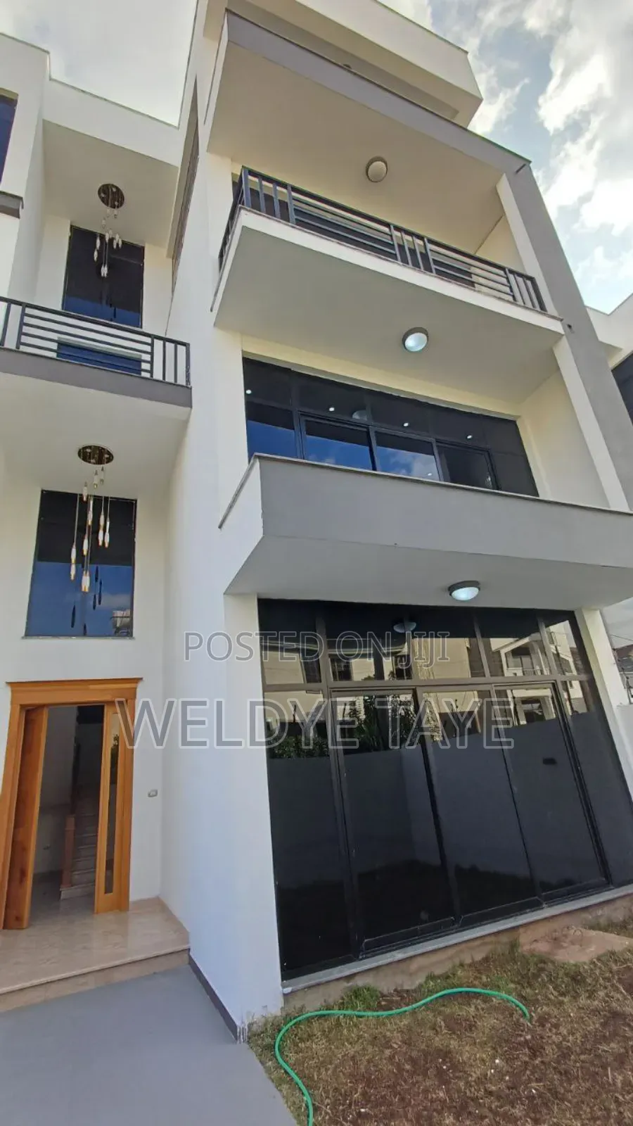 Furnished 8bdrm House in Yeka for sale