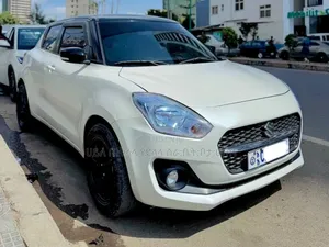 Photo - Suzuki Swift 2023 Off white