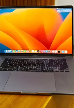 New Laptop Apple MacBook Pro 2019 16GB Intel Core I7 SSD 512GB