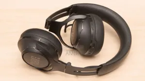 Photo - Jbl Club 700bt Headphones