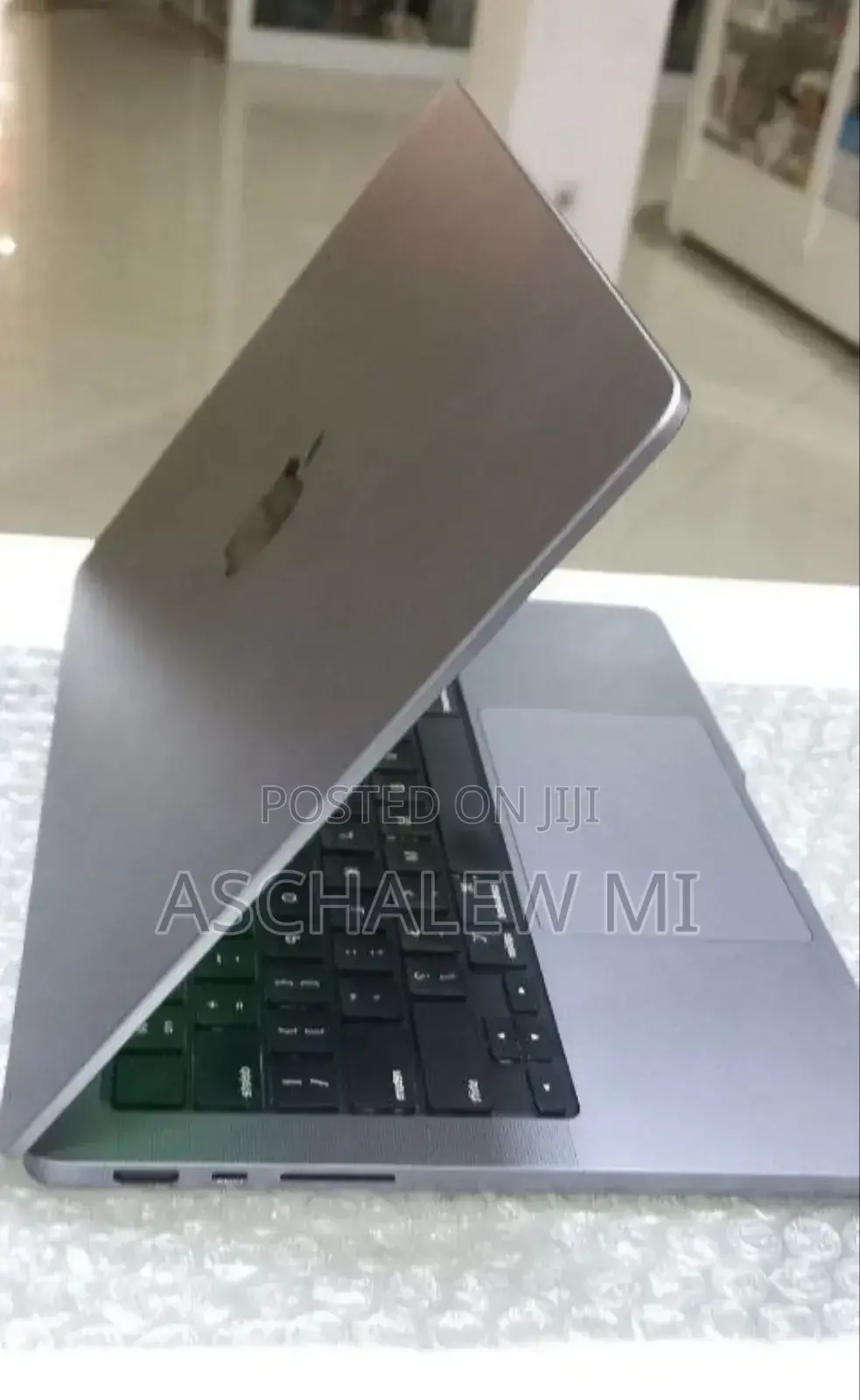 New Laptop Apple MacBook Pro M1 16GB Apple M1 Pro SSD 512GB