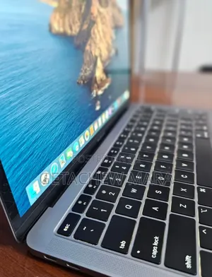 New Laptop Apple MacBook Pro 2019 8GB Intel Core I5 SSD 128GB