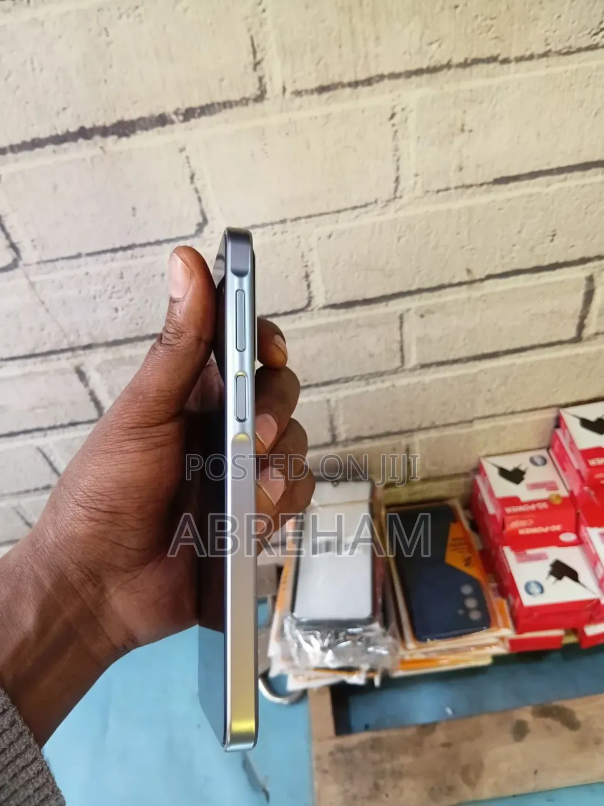 New Samsung Galaxy A17 5G 256 GB Gold