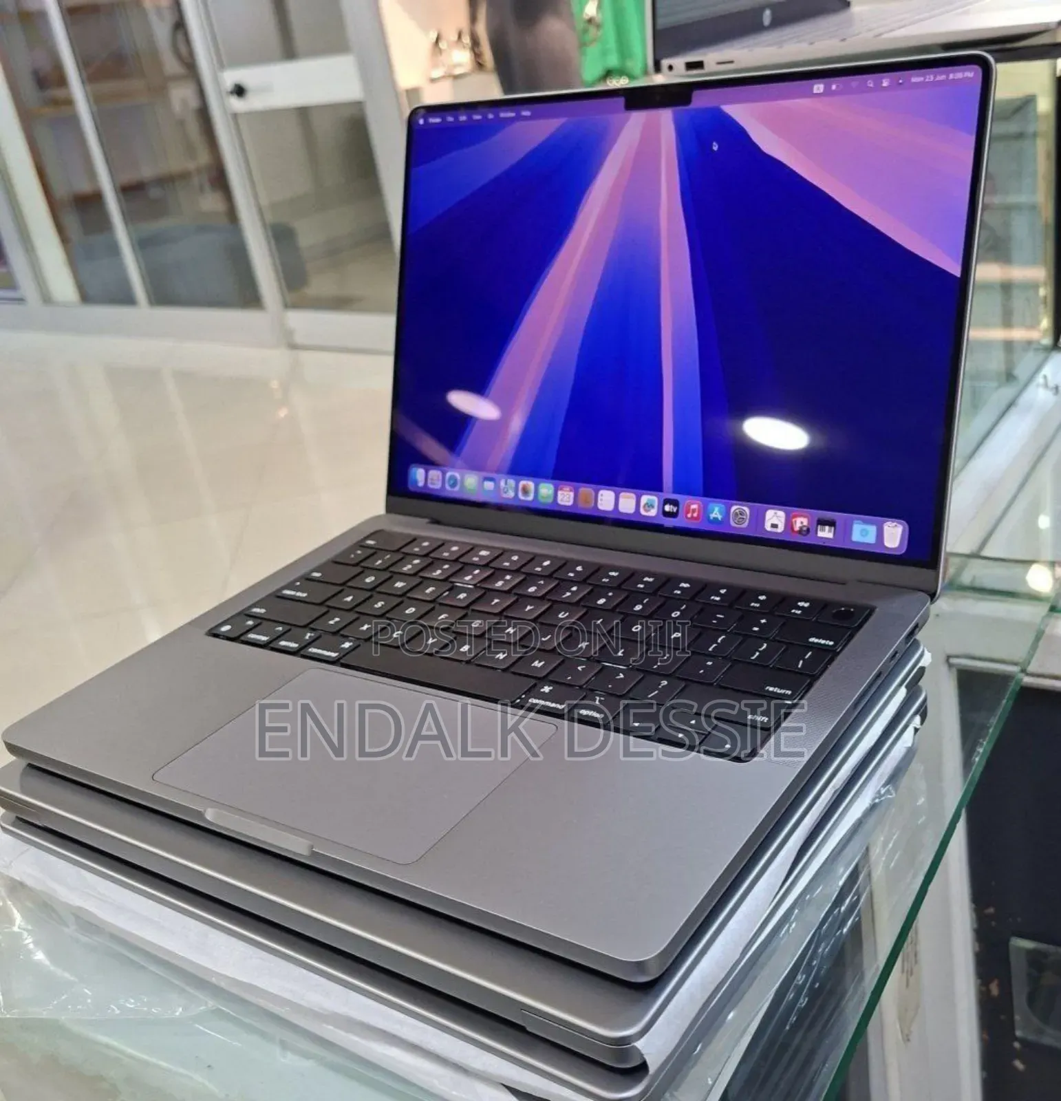New Laptop Apple MacBook Pro M1 32GB Apple M1 Pro SSD 512GB