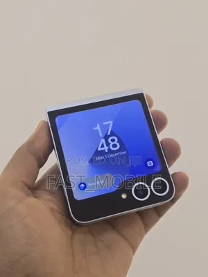 Photo - New Samsung Galaxy Z Flip6 256 GB Blue